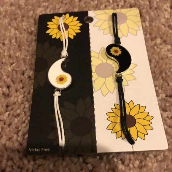 Bracelets - Picture 3 of 4